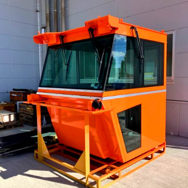 オレンジ色の運転室キャビン